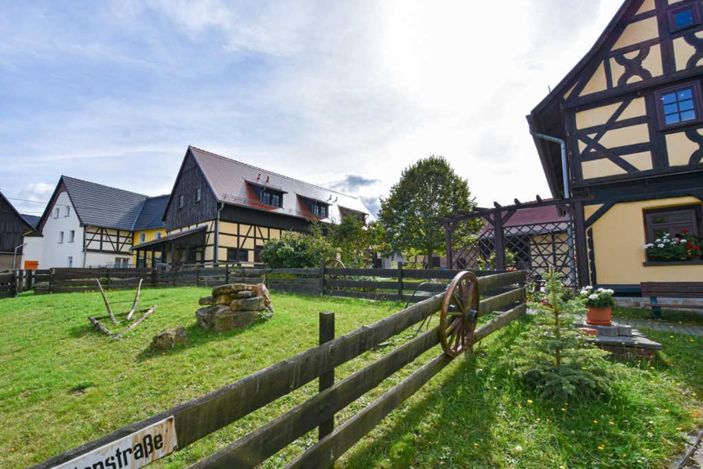 Lavendelhof Die Idyllische Landpension Crimmitschau Екстер'єр фото